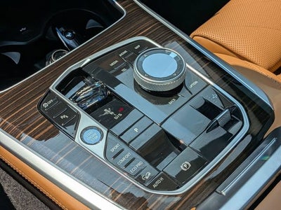 2025 BMW X5 M60i