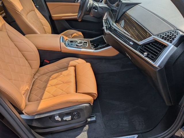 2025 BMW X5 M60i